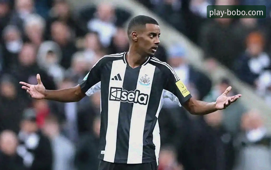 奥格斯堡中场核心离队危机：克洛德-莫里斯转会风波全面解析